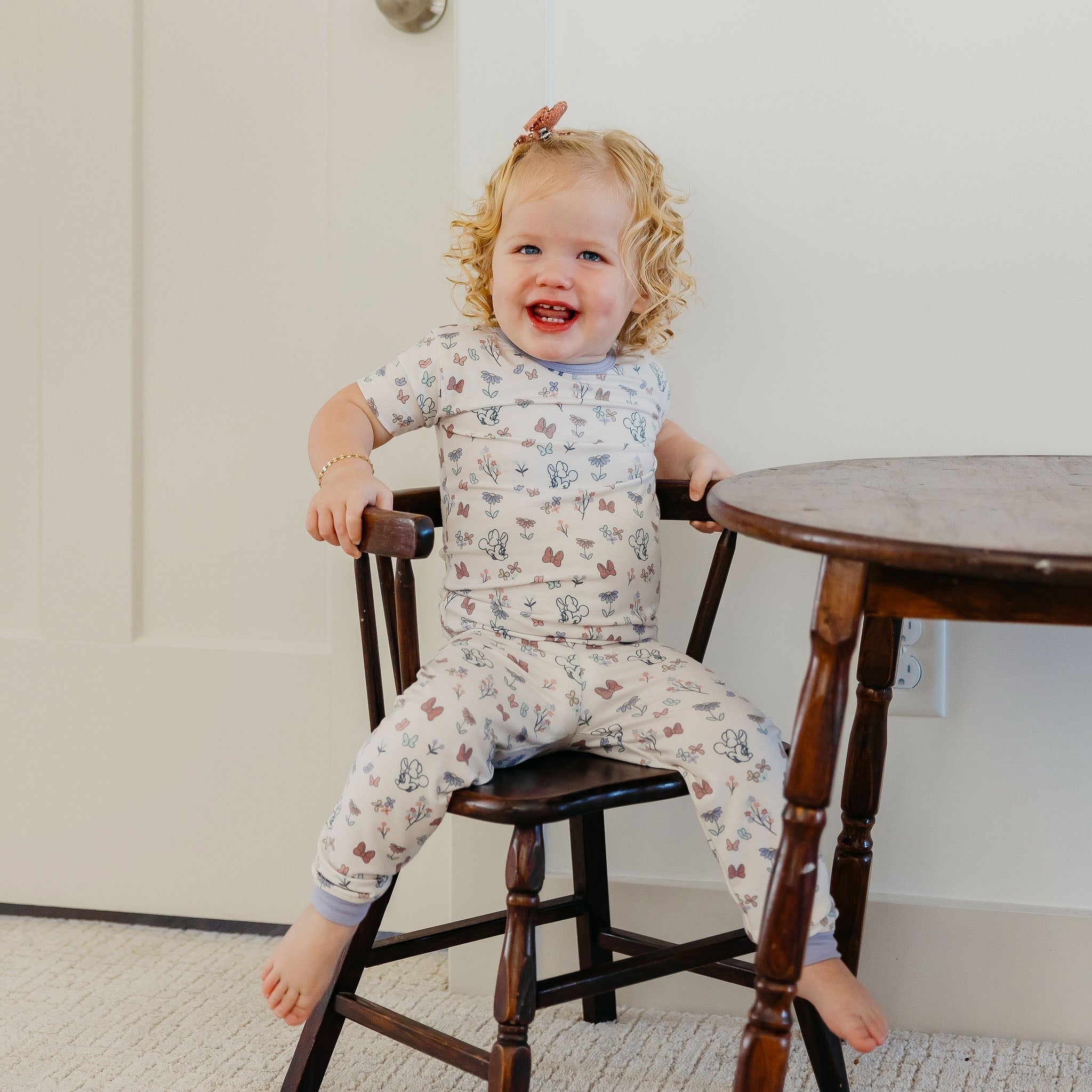 2pc Short Sleeve Pajamas with Pants - Minnie Mouse's Bowquet