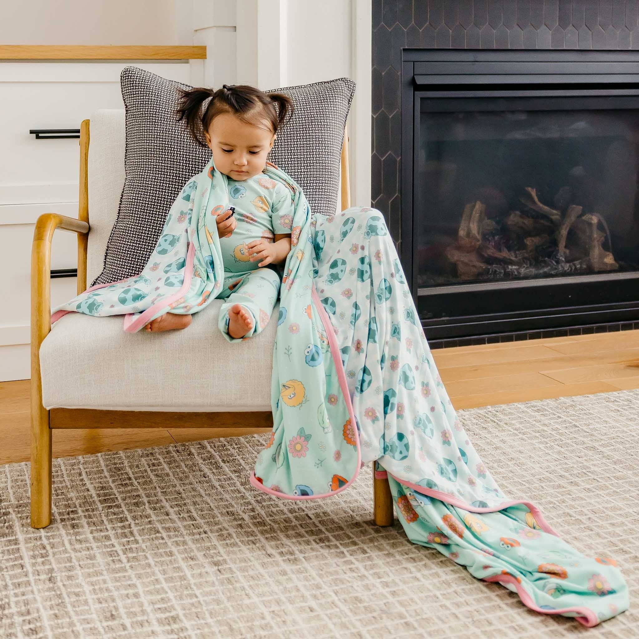 Three-Layer Jumbo Quilt - Sesame Street Retro Floral