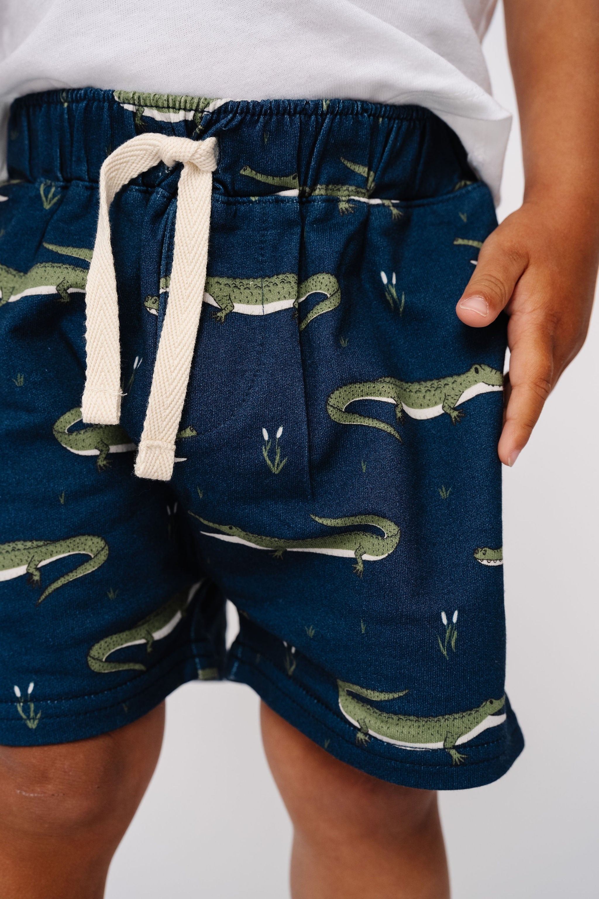 Play Short - Lyle