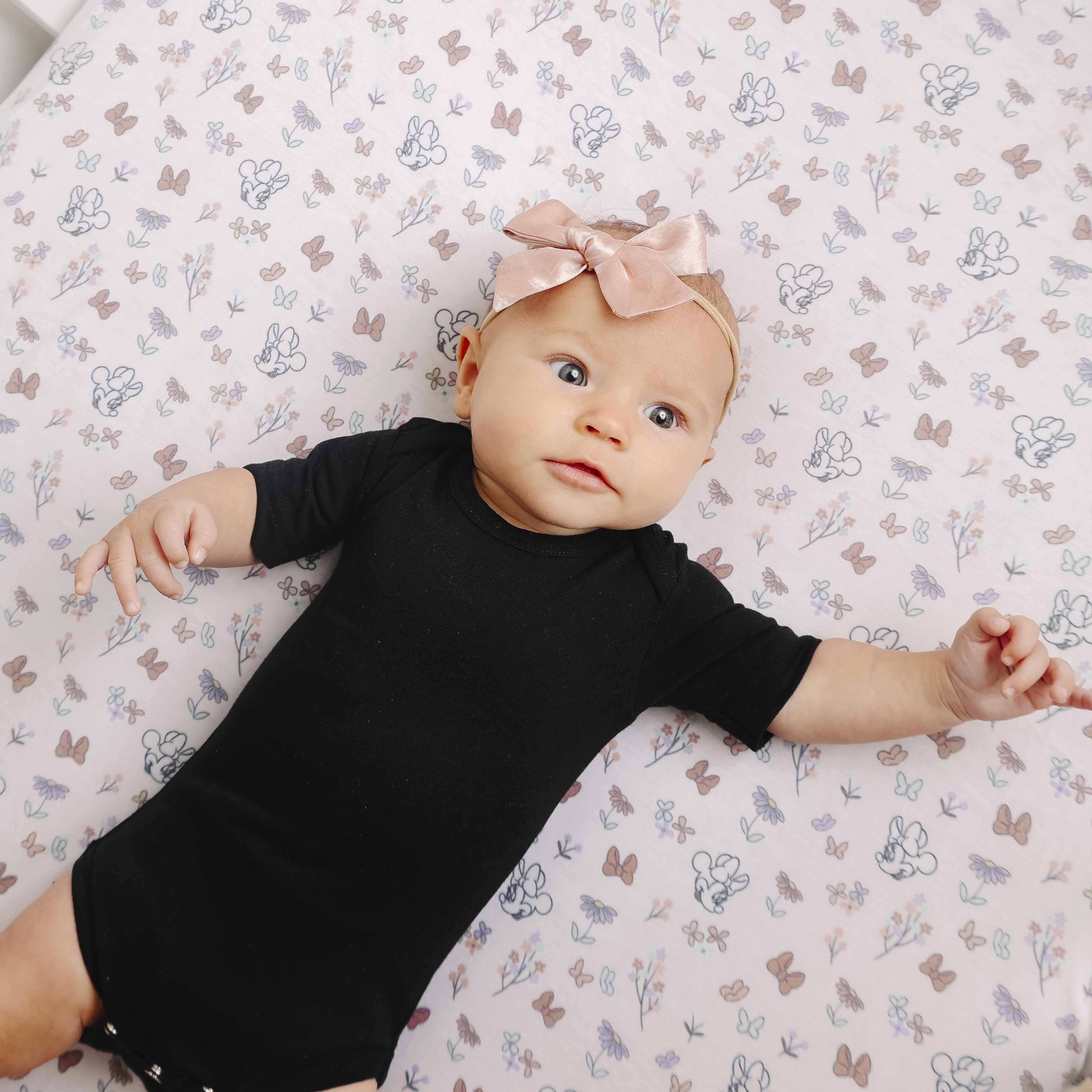Premium Knit Fitted Crib Sheet - Minnie Mouse's Bowquet