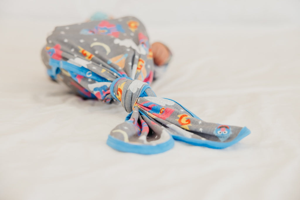 Newborn Knotted Gown - Super Grover