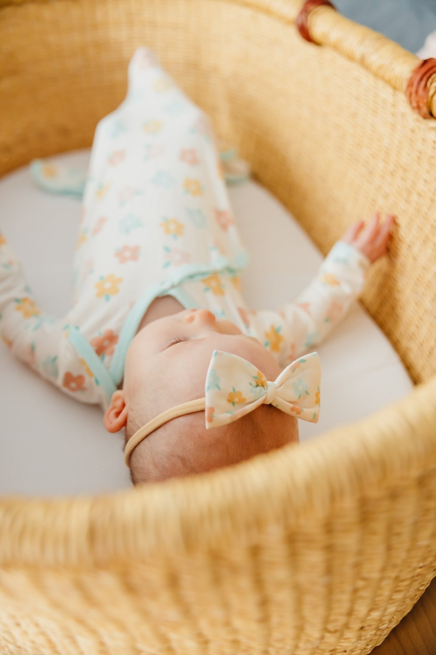Bowtie Baby Bow - Daisy