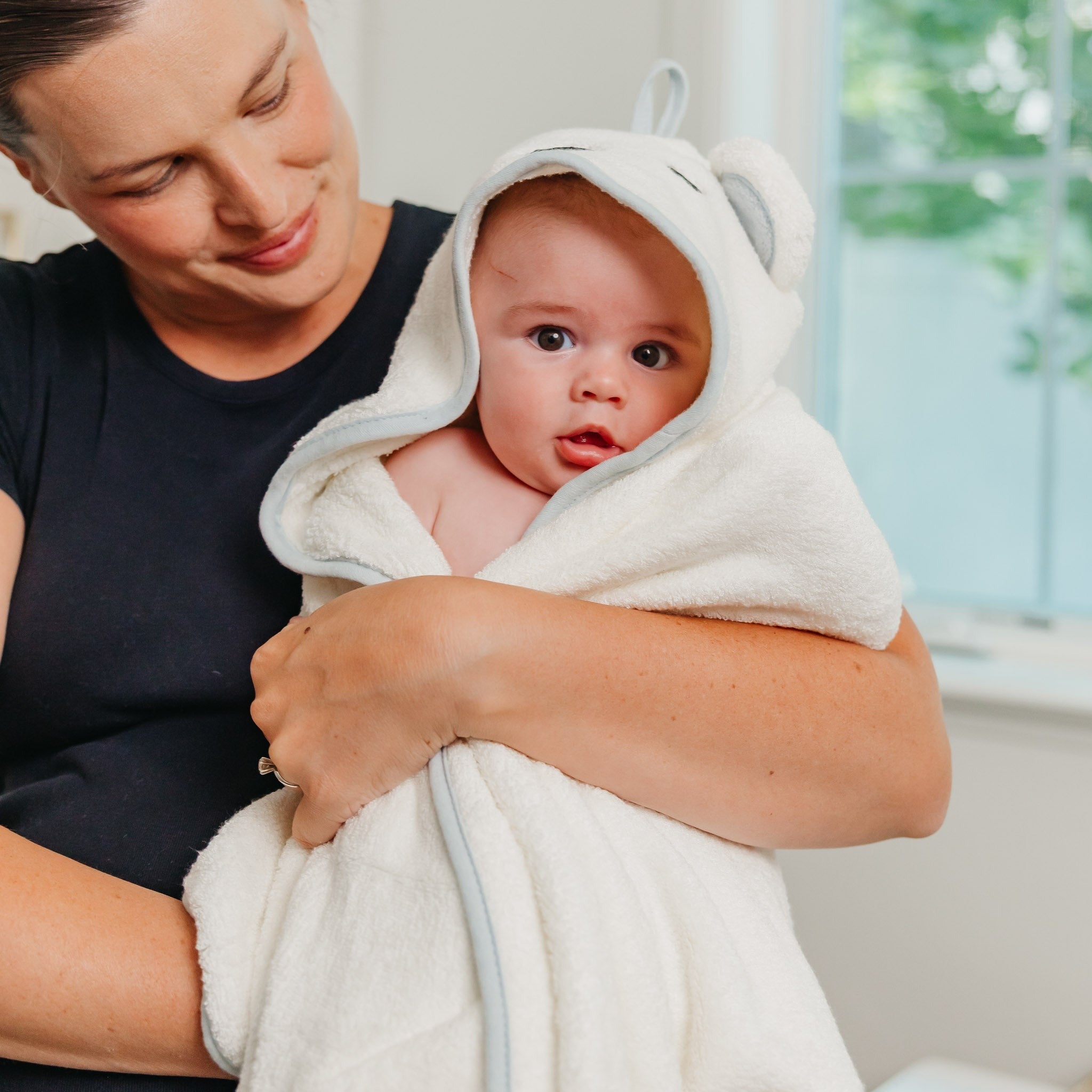 Character Bamboo Hooded Towel - Juno