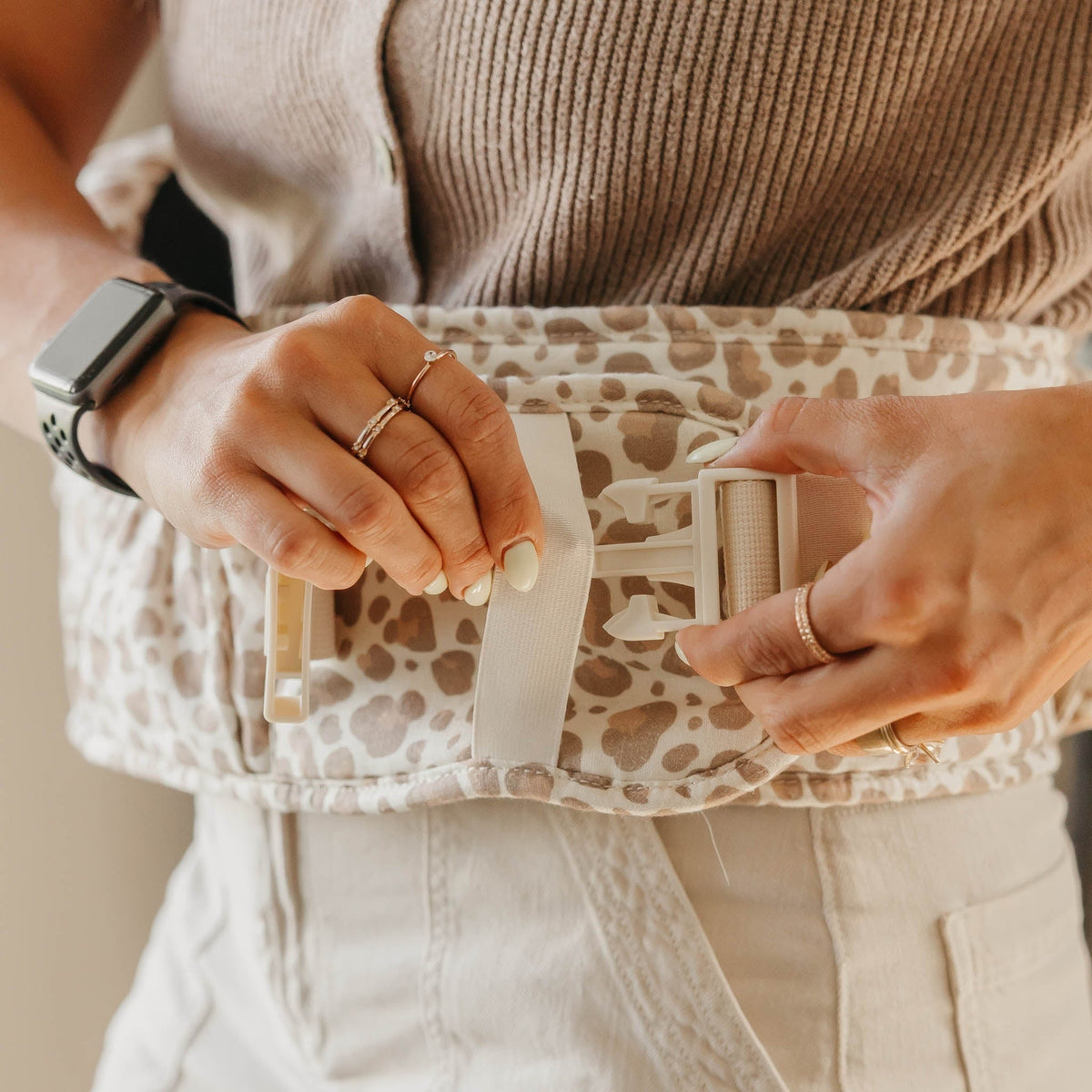 Everyday Hip Carrier - Neutral Leopard