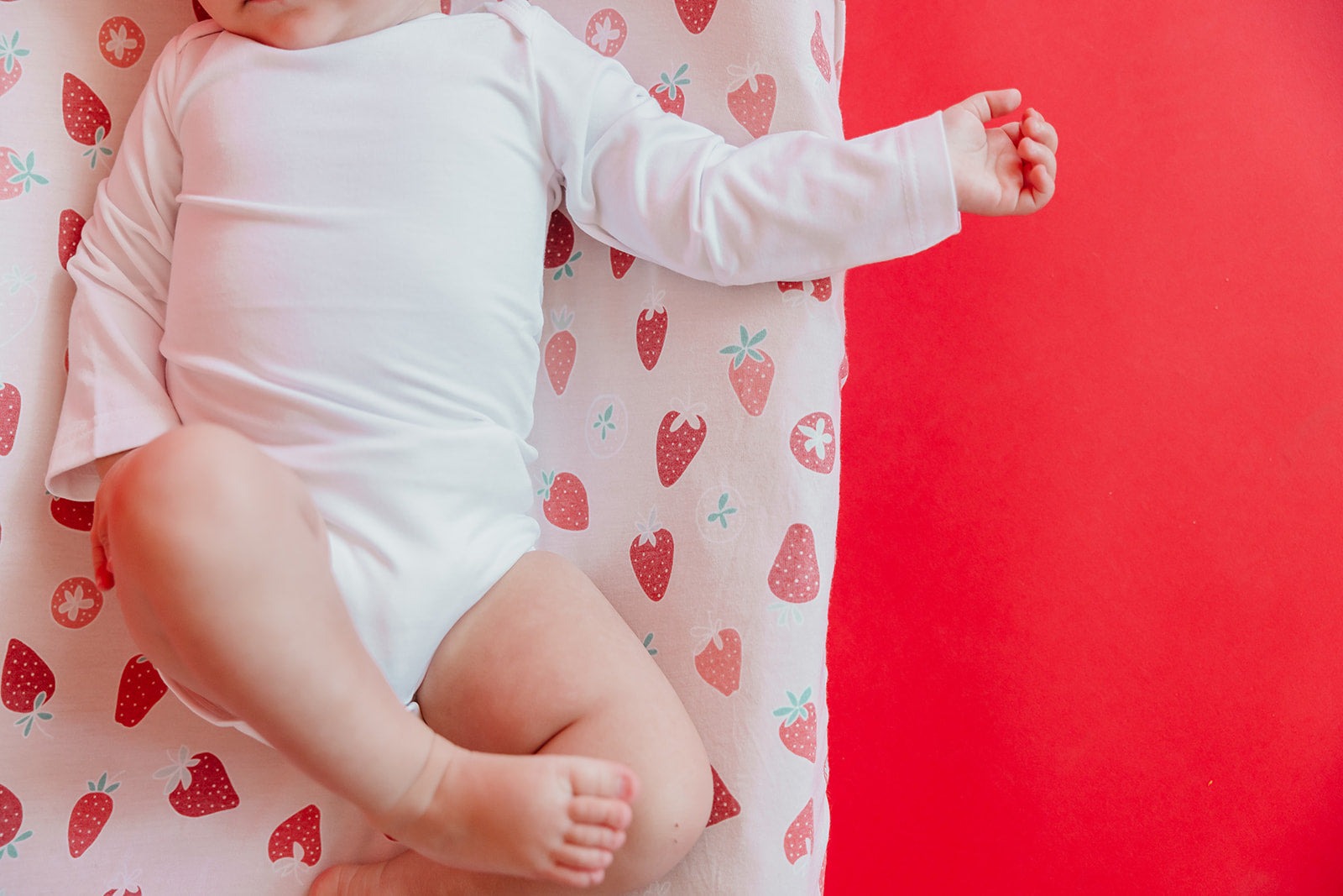 Premium Knit Diaper Changing Pad Cover - Strawberry