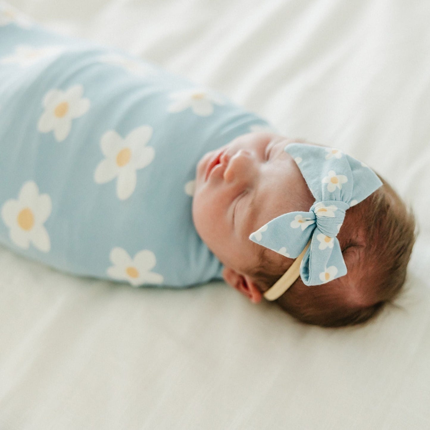 Classic Baby Bow - Della